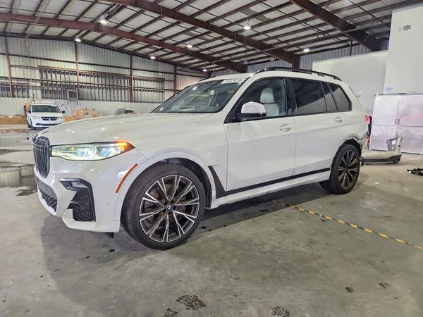 2022 BMW X7 M50i