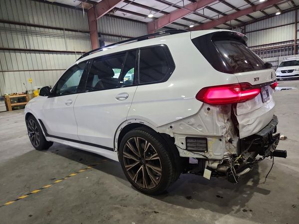 2022 BMW X7 M50i