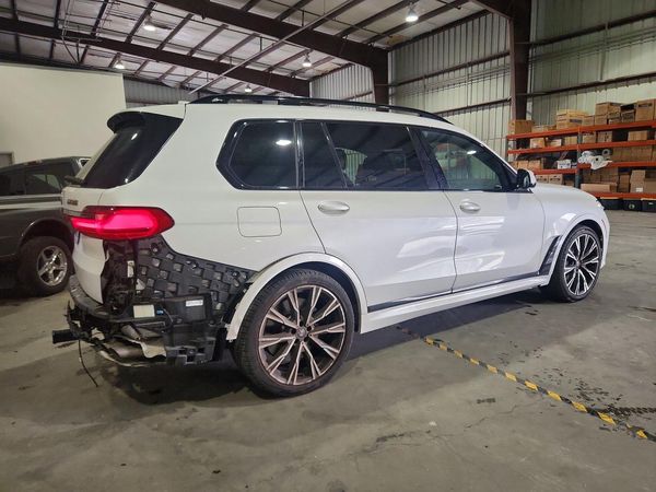 2022 BMW X7 M50i
