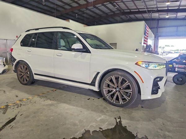 2022 BMW X7 M50i