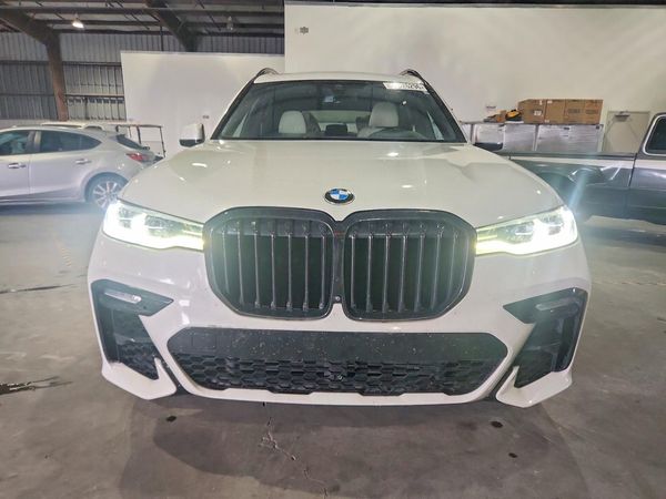 2022 BMW X7 M50i