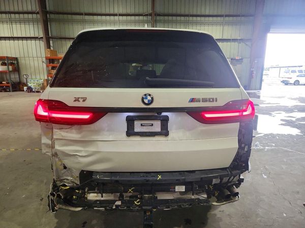 2022 BMW X7 M50i