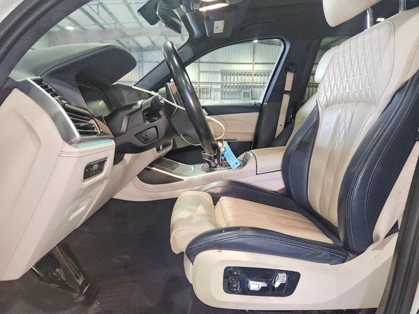 2022 BMW X7 M50i