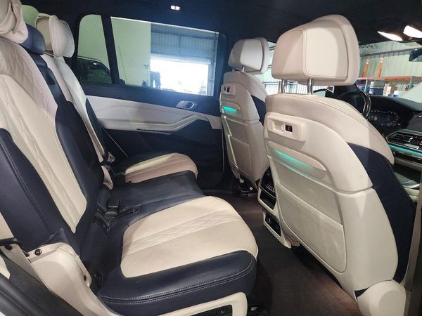 2022 BMW X7 M50i