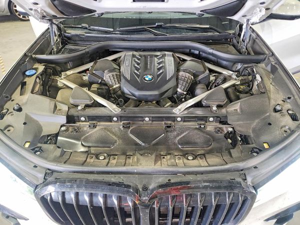 2022 BMW X7 M50i