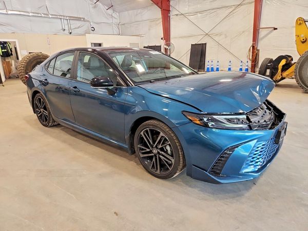 2025 TOYOTA CAMRY — Passenger 3/4