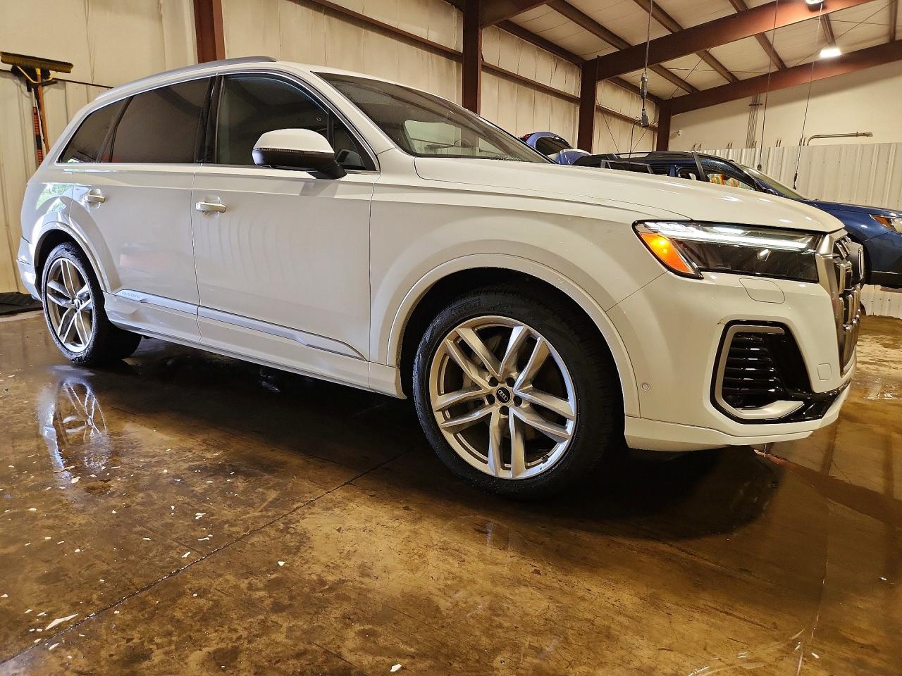 2025 AUDI Q7 quattro Premium Plus