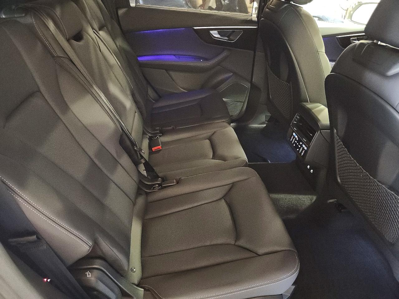 2025 AUDI Q7 quattro Premium Plus