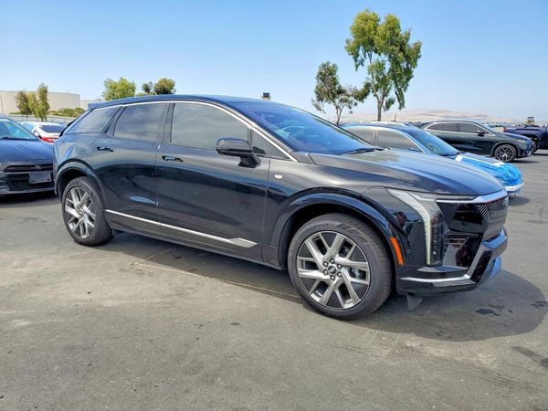 2025 CADILLAC OPTIQ Luxury 1