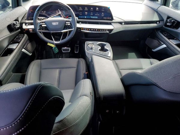 2025 CADILLAC OPTIQ Luxury 1