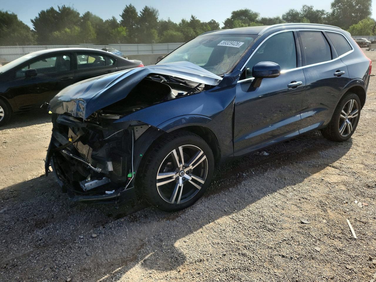 2020 VOLVO XC60 Momentum