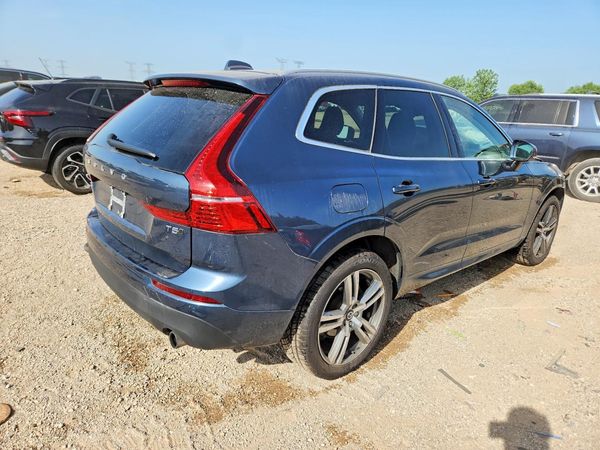 2020 VOLVO XC60 Momentum