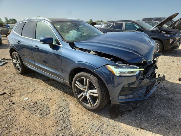 2020 VOLVO XC60 Momentum