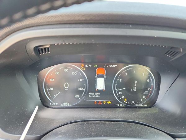 2020 VOLVO XC60 Momentum