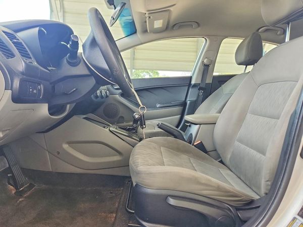 2016 KIA FORTE GL (Middle-Low Grade)