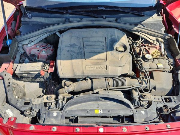 2020 JAGUAR F-PACE Prestige — Engine bay