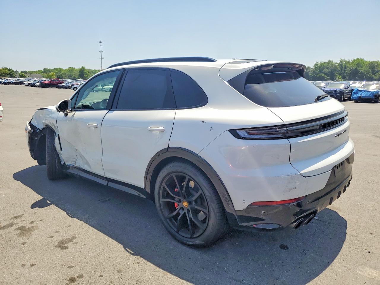 2025 PORSCHE CAYENNE