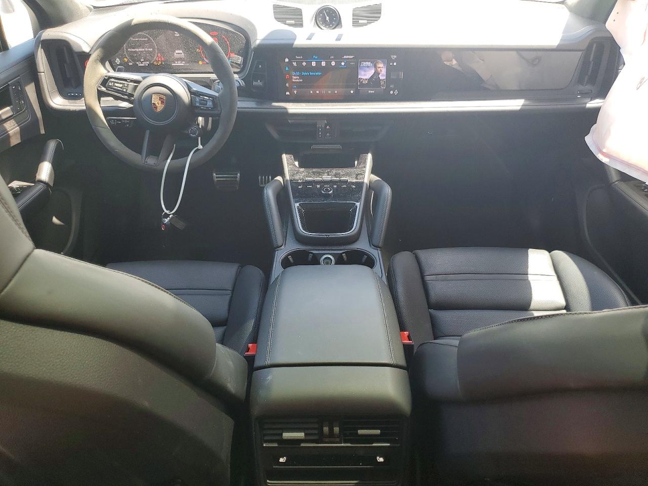 2025 PORSCHE CAYENNE