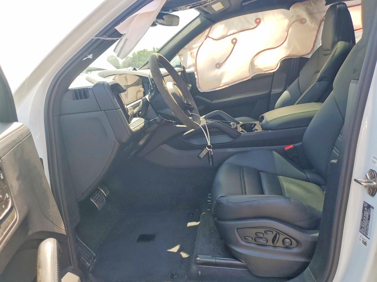 2025 PORSCHE CAYENNE