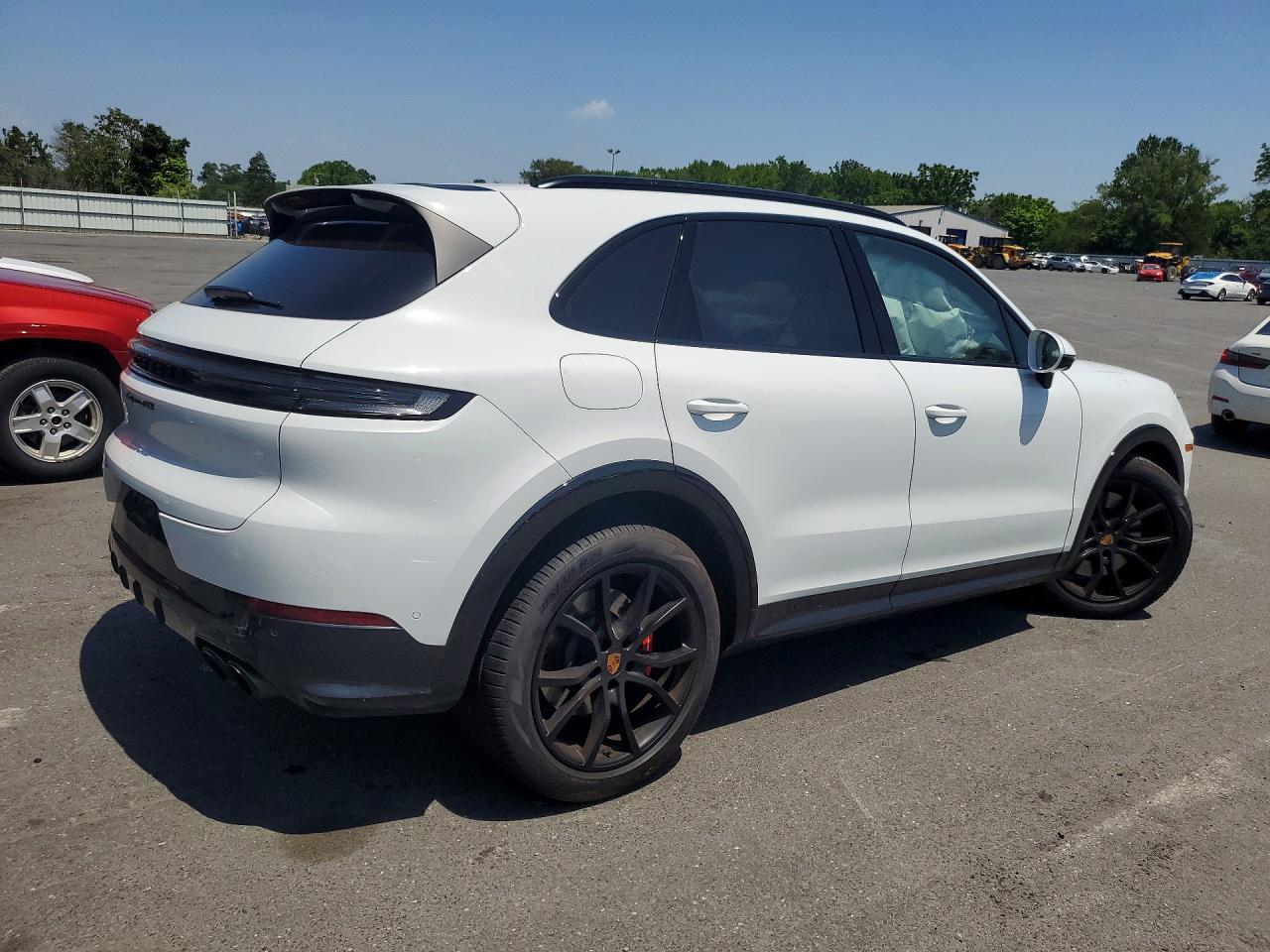 2025 PORSCHE CAYENNE