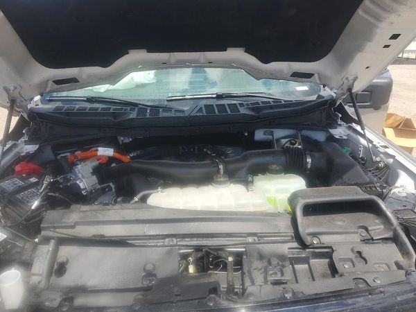 2025 FORD F150 XLT — Engine bay