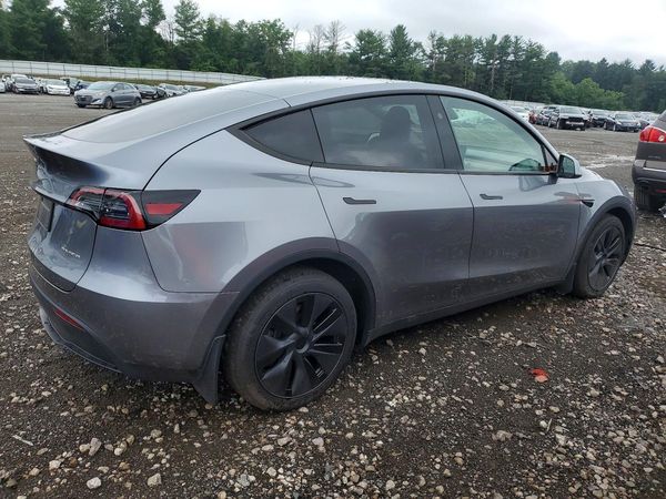 2025 TESLA MODEL Y