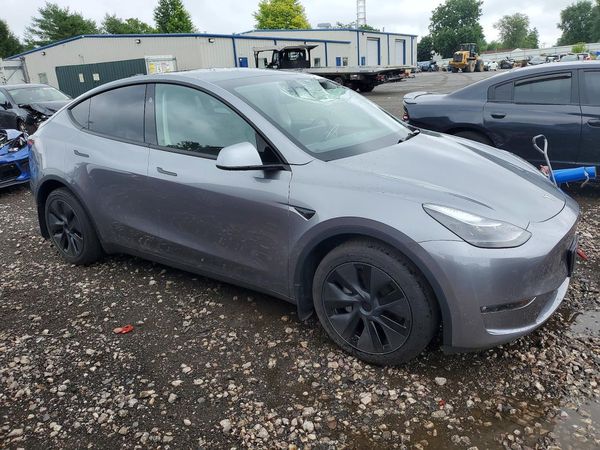 2025 TESLA MODEL Y