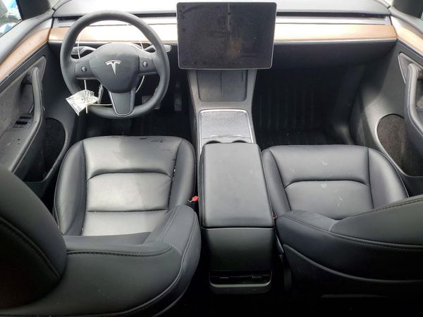 2025 TESLA MODEL Y