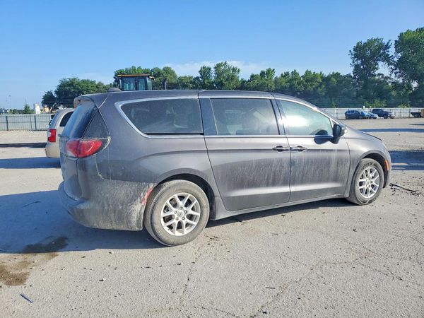 2022 CHRYSLER VOYAGER