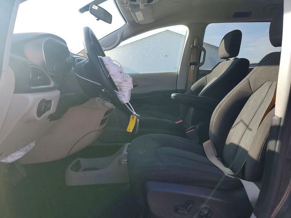 2022 CHRYSLER VOYAGER