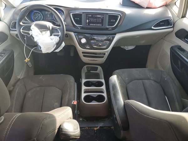 2022 CHRYSLER VOYAGER