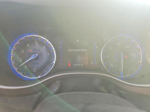 2022 CHRYSLER VOYAGER