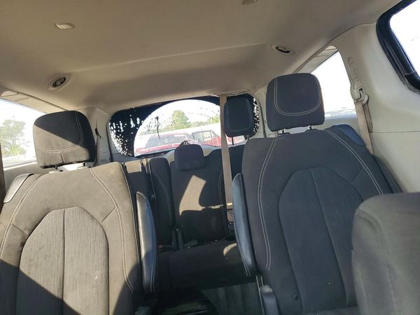 2022 CHRYSLER VOYAGER