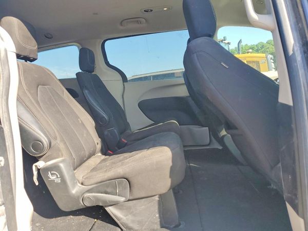 2022 CHRYSLER VOYAGER