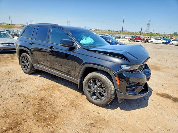 2025 JEEP GRAND CHEROKEE Laredo, Altitude