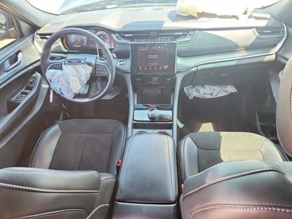 2025 JEEP GRAND CHEROKEE Laredo, Altitude