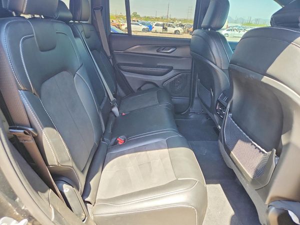 2025 JEEP GRAND CHEROKEE Laredo, Altitude