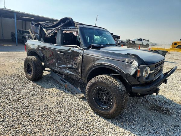 2022 FORD BRONCO — Passenger 3/4