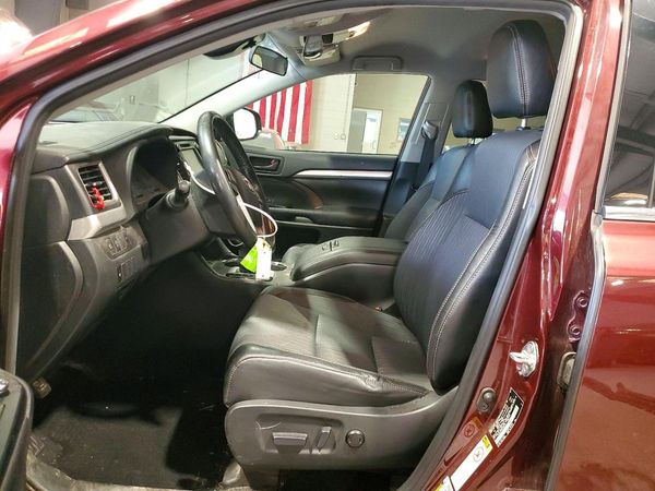 2019 TOYOTA HIGHLANDER LE/LE Plus