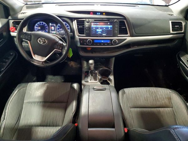 2019 TOYOTA HIGHLANDER LE/LE Plus