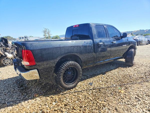 2016 RAM 1500 SLT