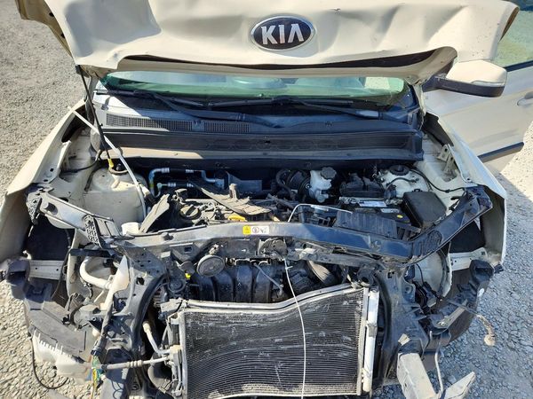 2013 KIA SOUL All Trims — Engine bay