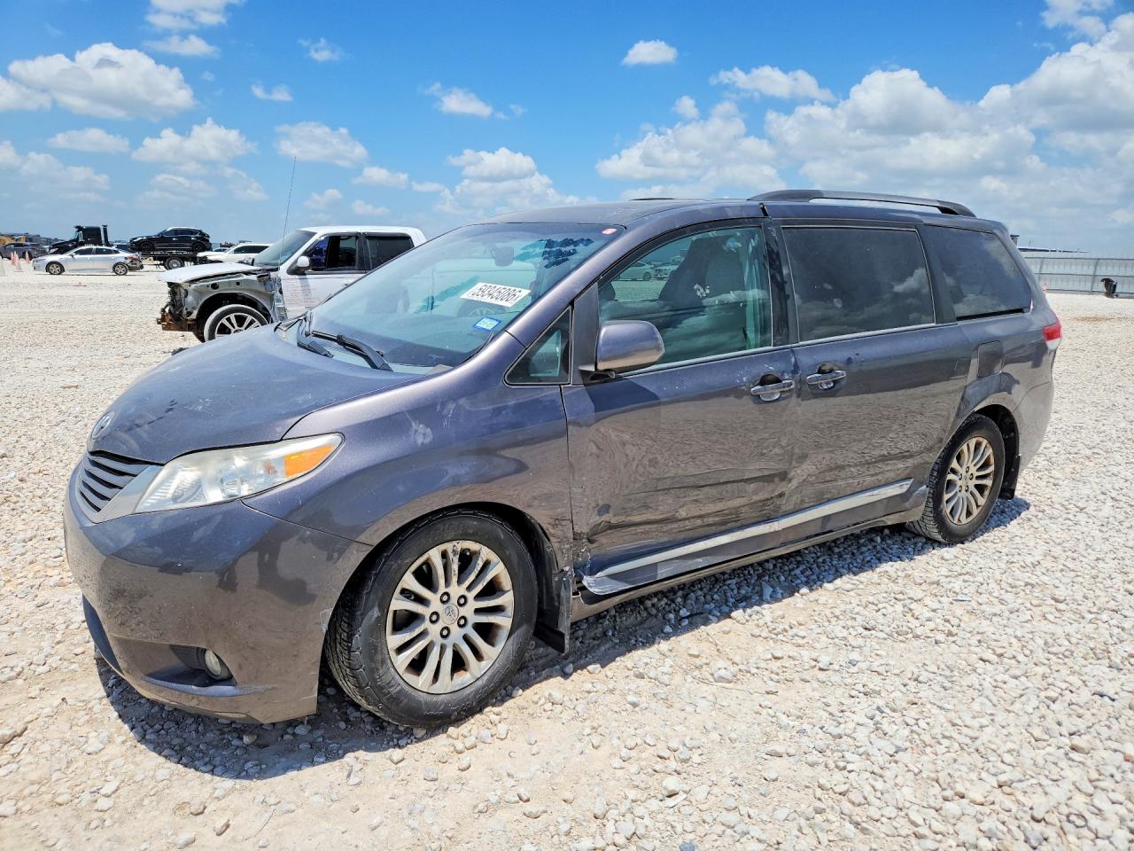 2012 TOYOTA SIENNA