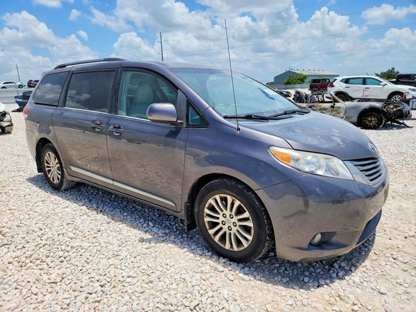 2012 TOYOTA SIENNA