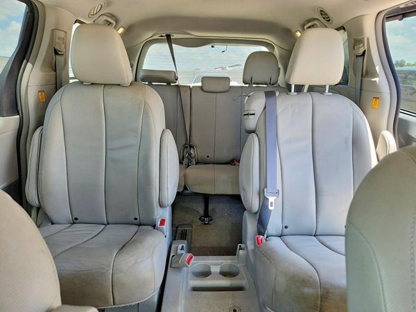 2012 TOYOTA SIENNA