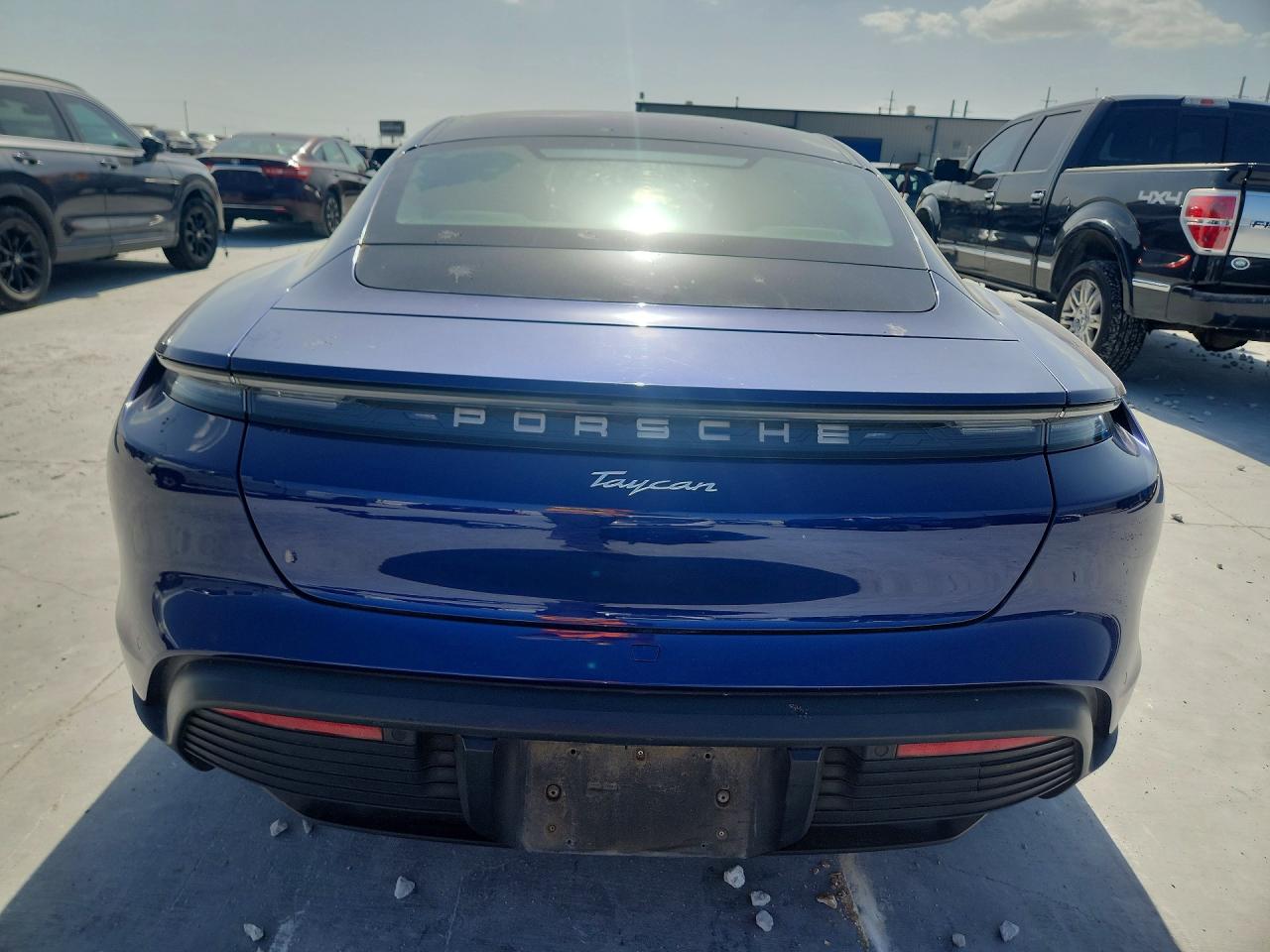 2022 PORSCHE TAYCAN