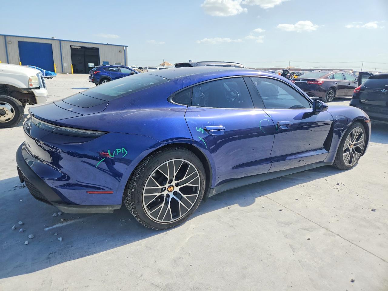 2022 PORSCHE TAYCAN