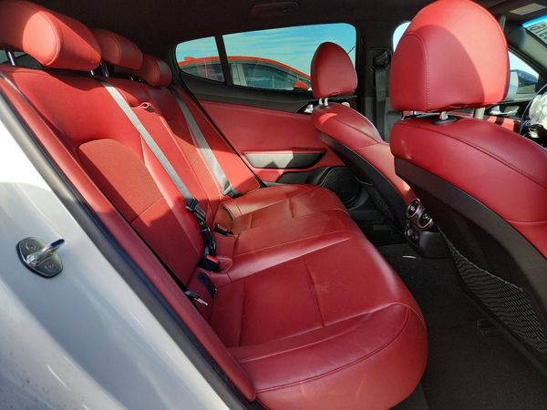 2021 KIA STINGER Base