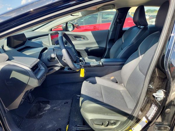 2025 TOYOTA PRIUS