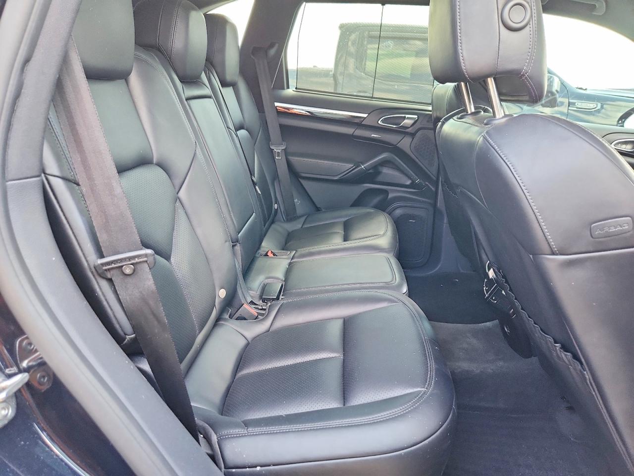 2017 PORSCHE CAYENNE